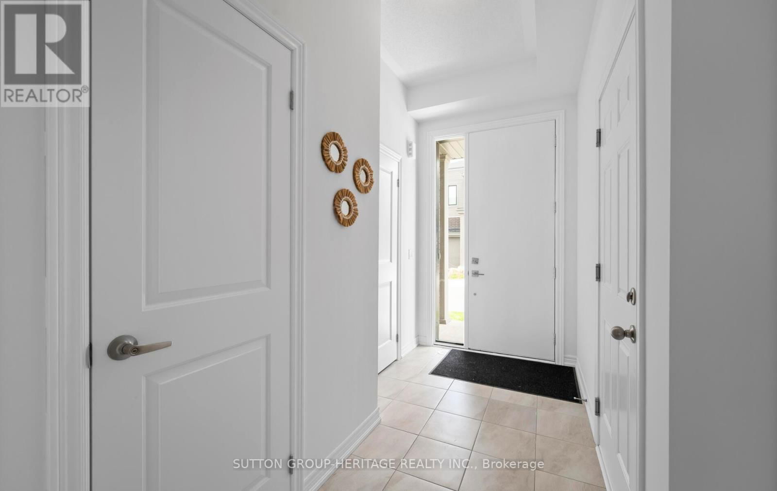 16 SORBARA WAY Image 2