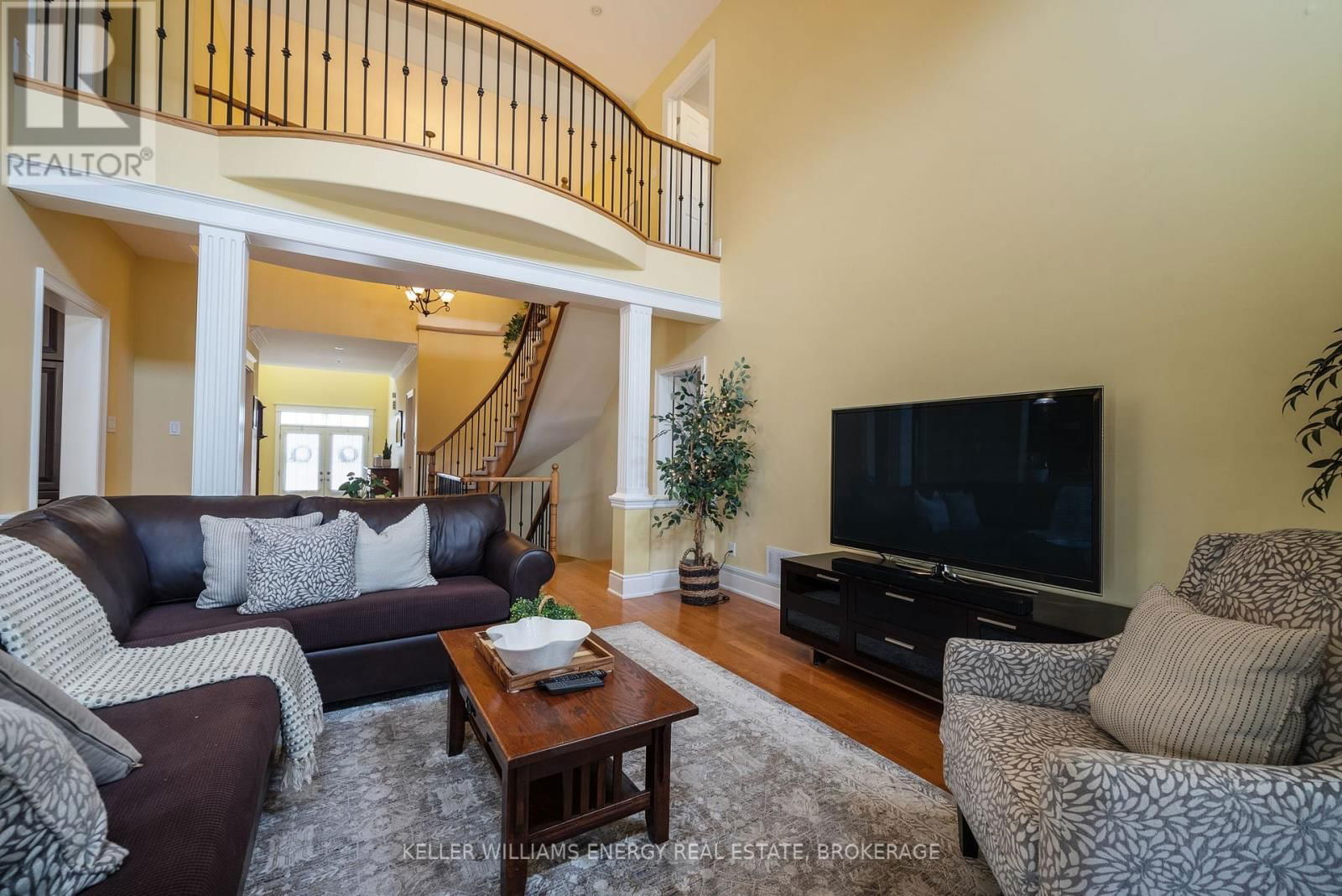 1044 SWISS HEIGHTS Image 11