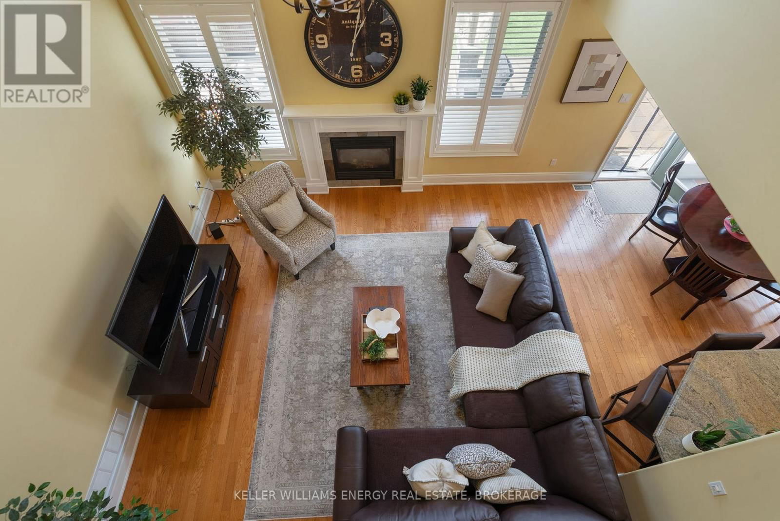 1044 SWISS HEIGHTS Image 12
