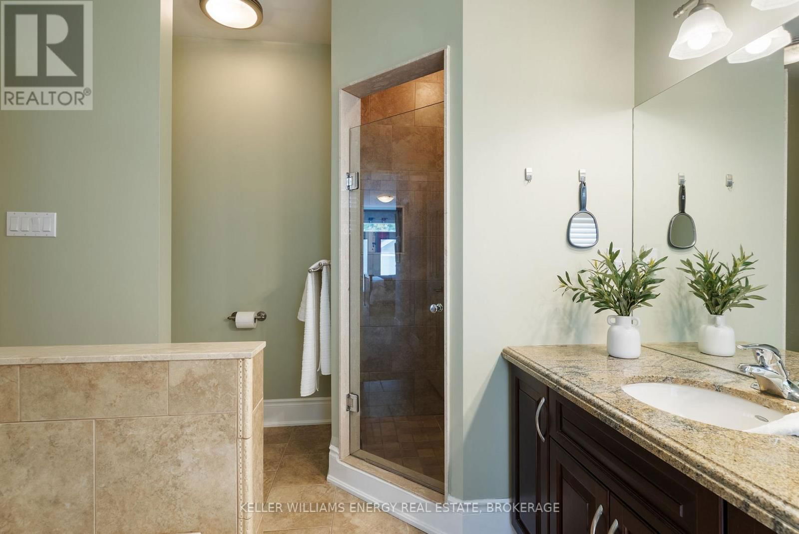 1044 SWISS HEIGHTS Image 21