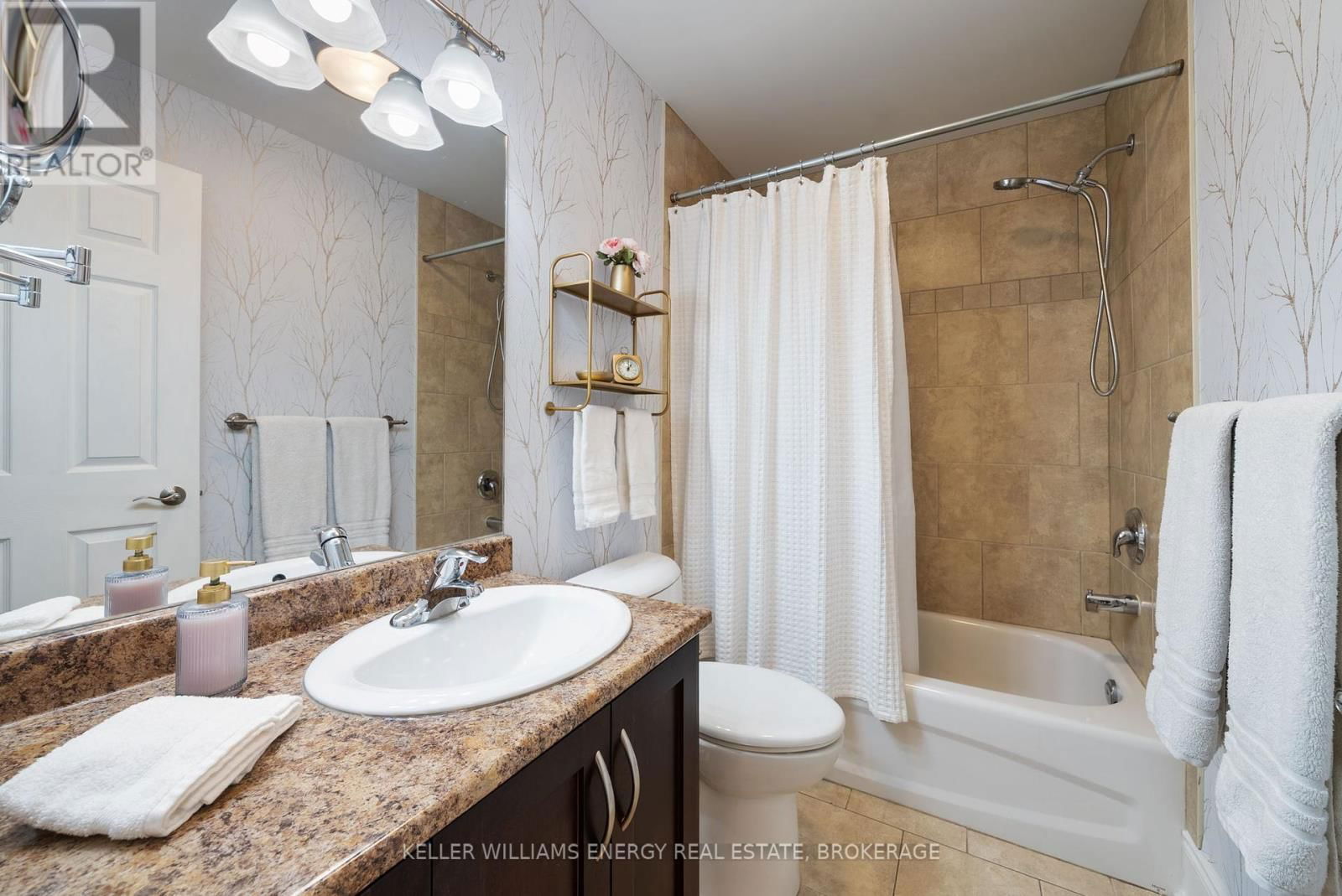 1044 SWISS HEIGHTS Image 24