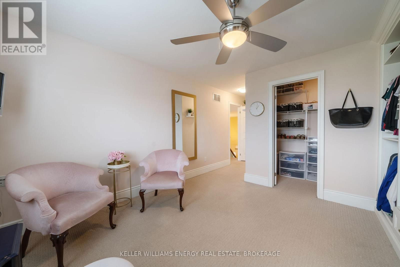 1044 SWISS HEIGHTS Image 25