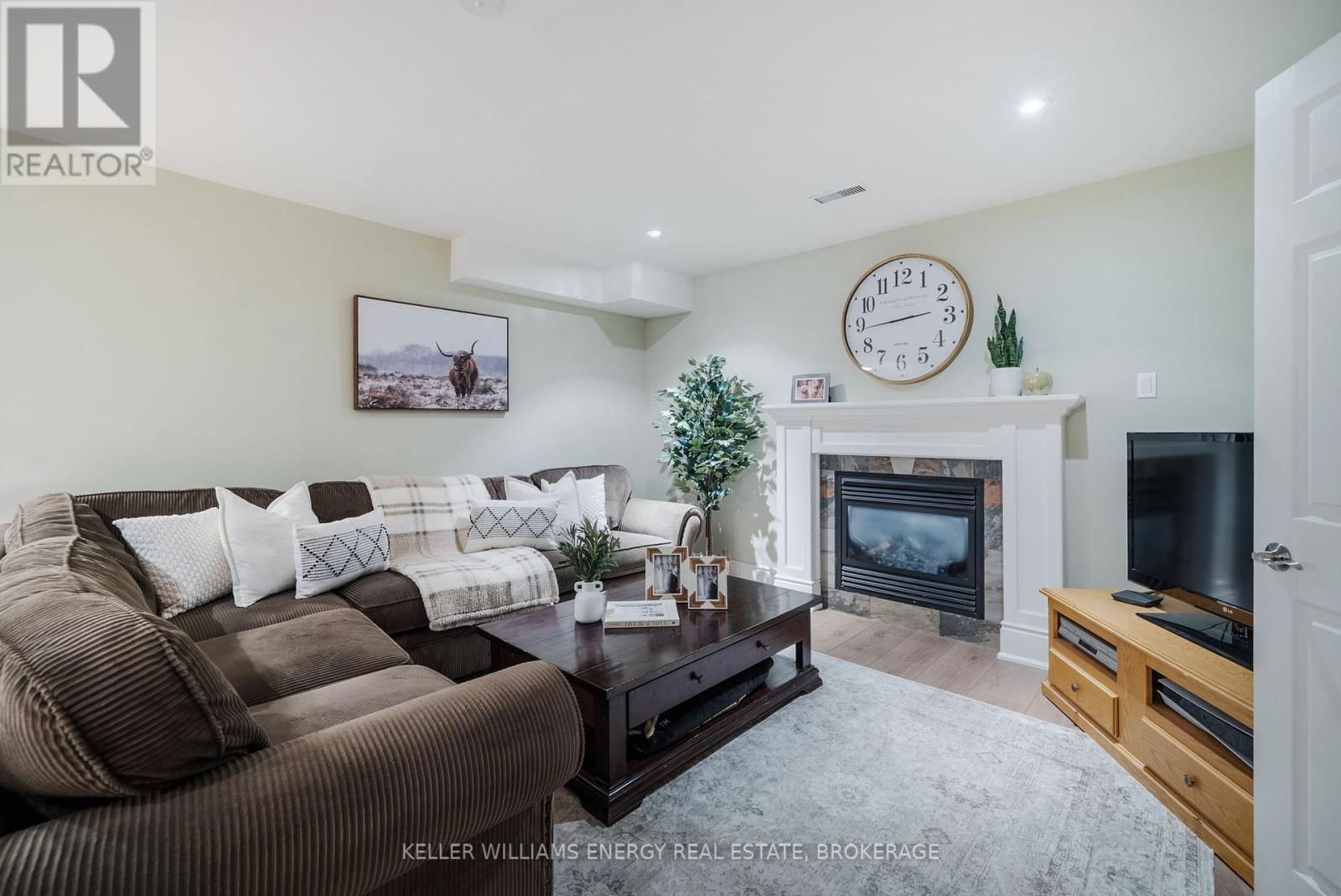 1044 SWISS HEIGHTS Image 32