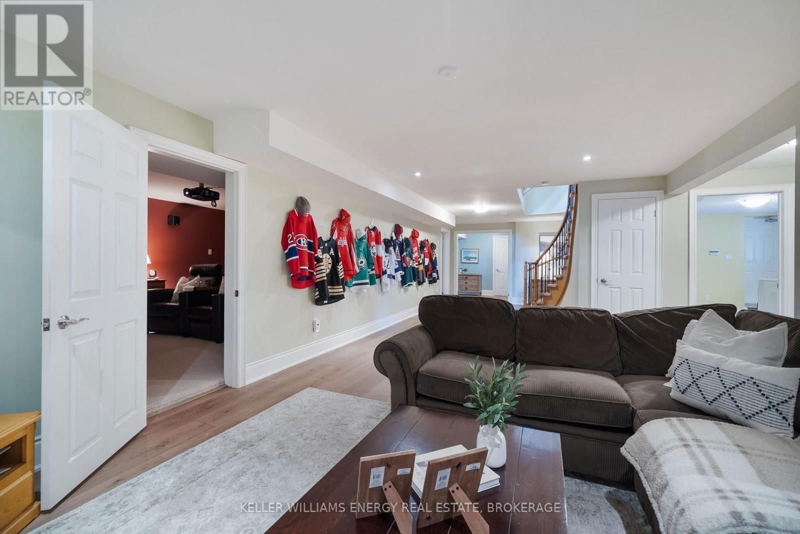 1044 SWISS HEIGHTS Image 33