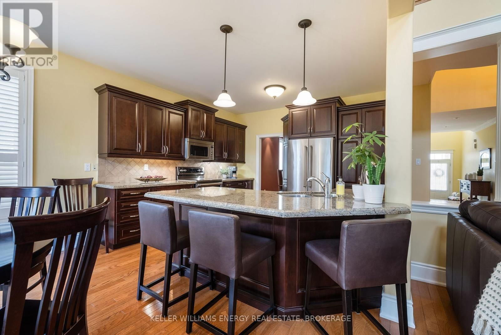 1044 SWISS HEIGHTS Image 4