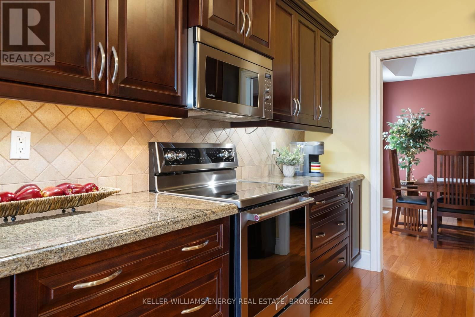 1044 SWISS HEIGHTS Image 5