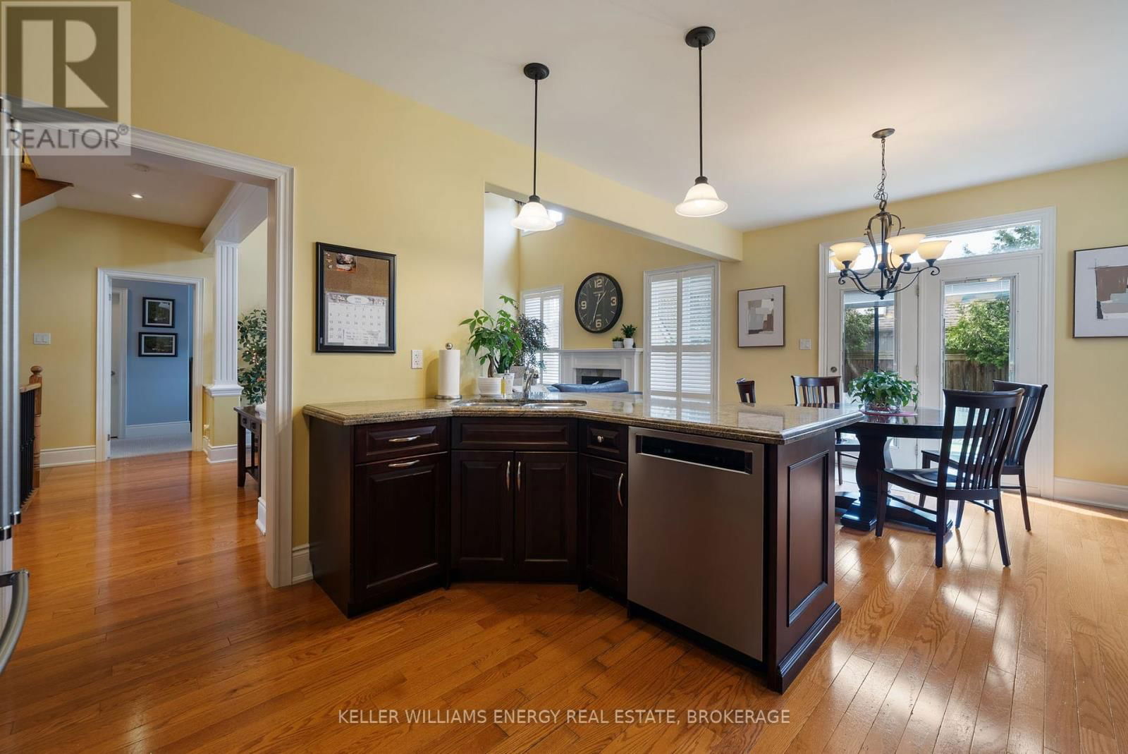 1044 SWISS HEIGHTS Image 6