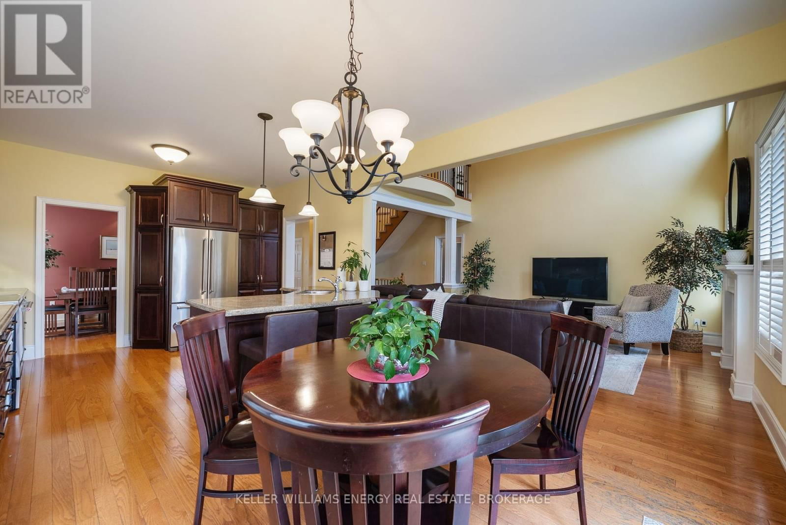 1044 SWISS HEIGHTS Image 7