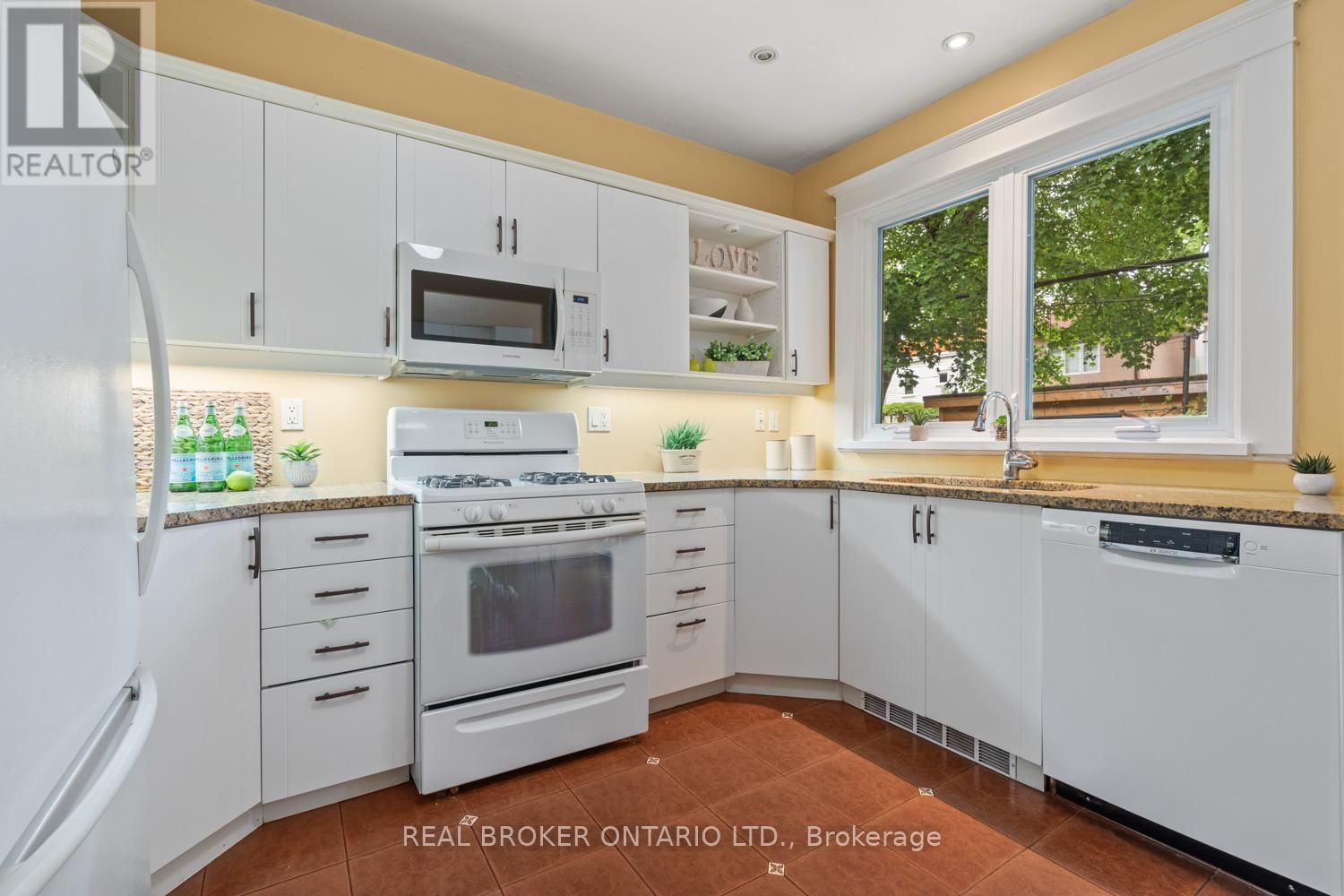 23 MURIEL AVENUE Image 10