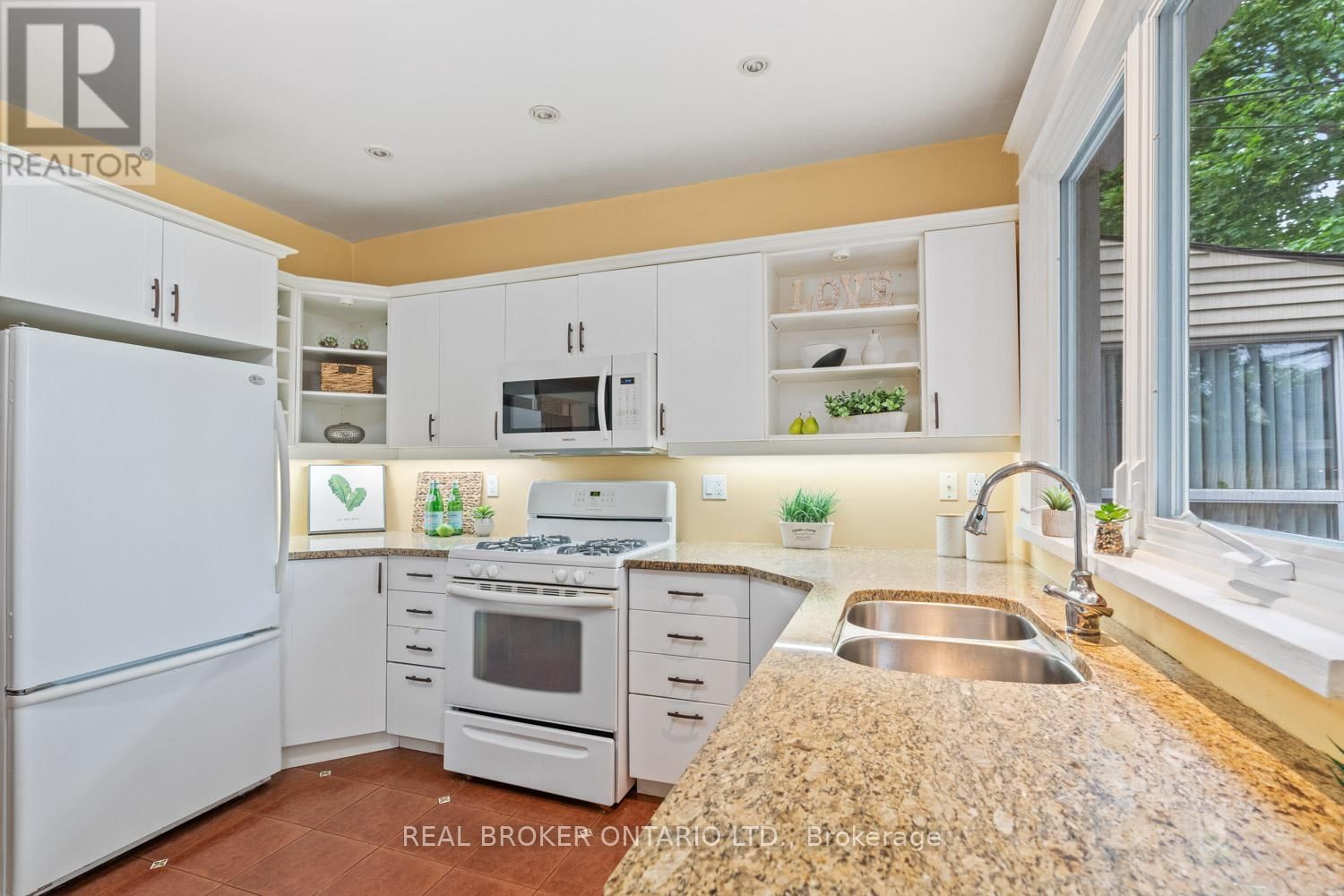 23 MURIEL AVENUE Image 11