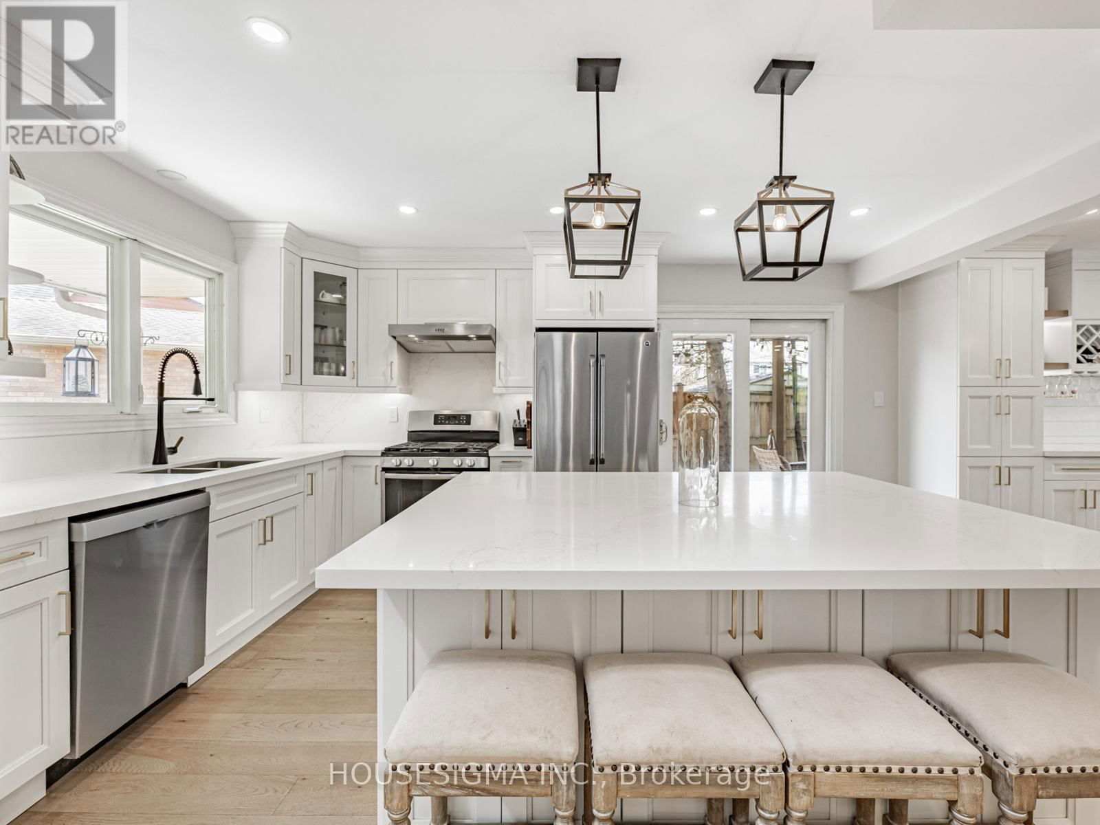 10 WHITNEY COURT Image 4