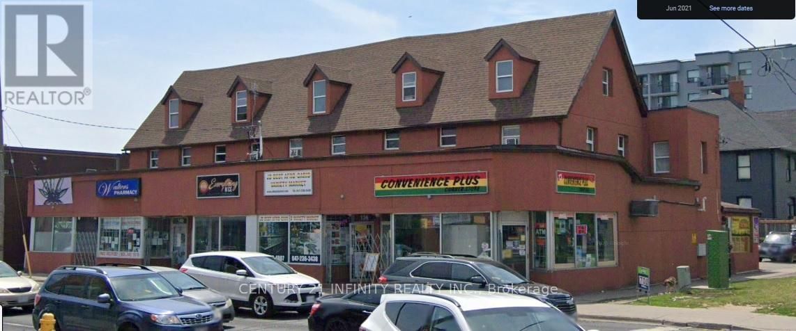 134-142 SIMCOE STREET SOUTH Image 1