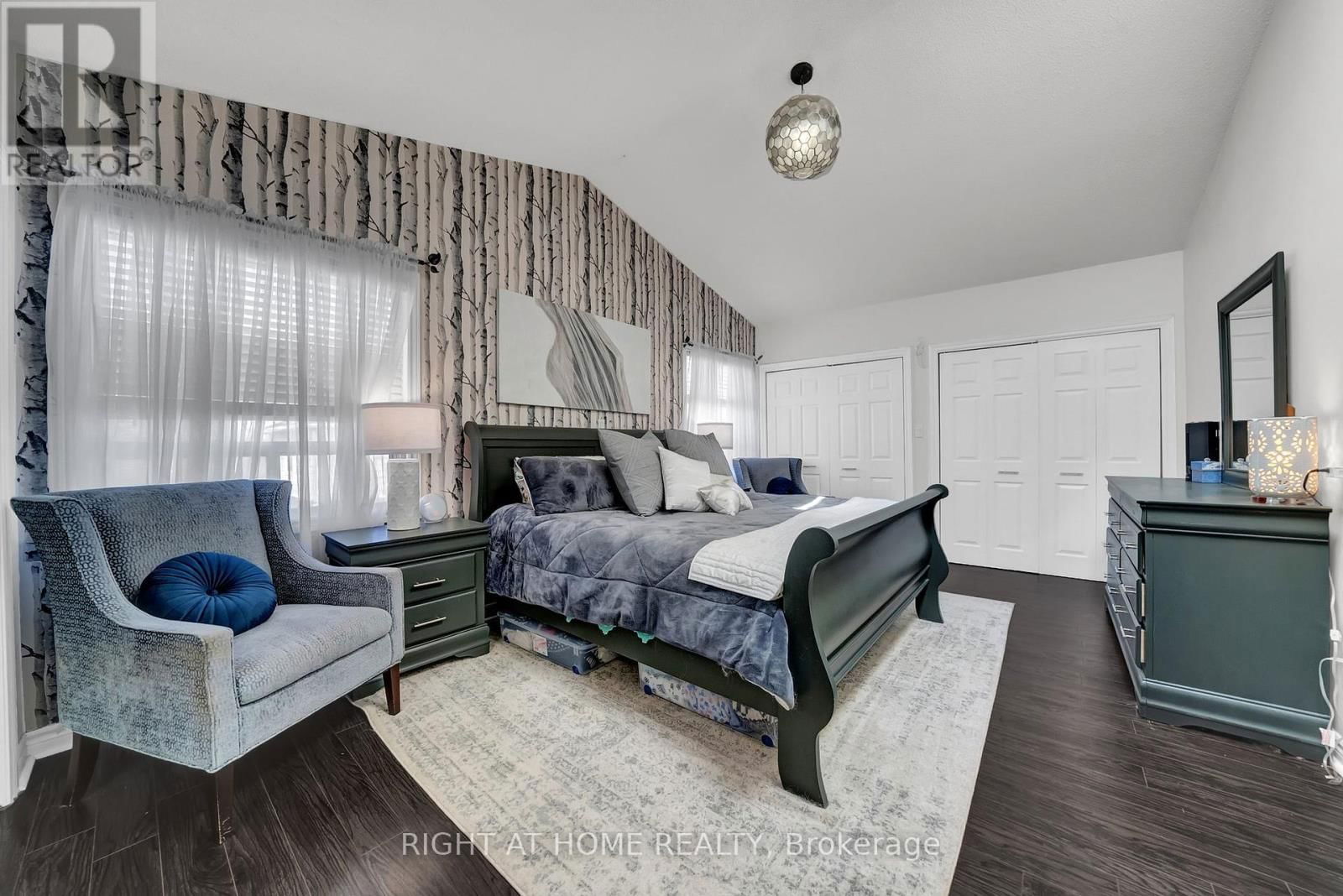 244 OSHAWA BOULEVARD Image 17