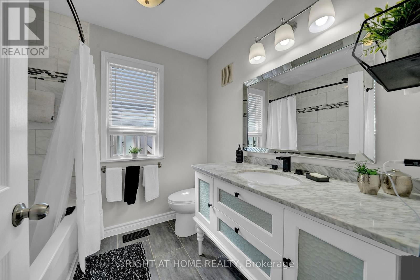 244 OSHAWA BOULEVARD Image 19