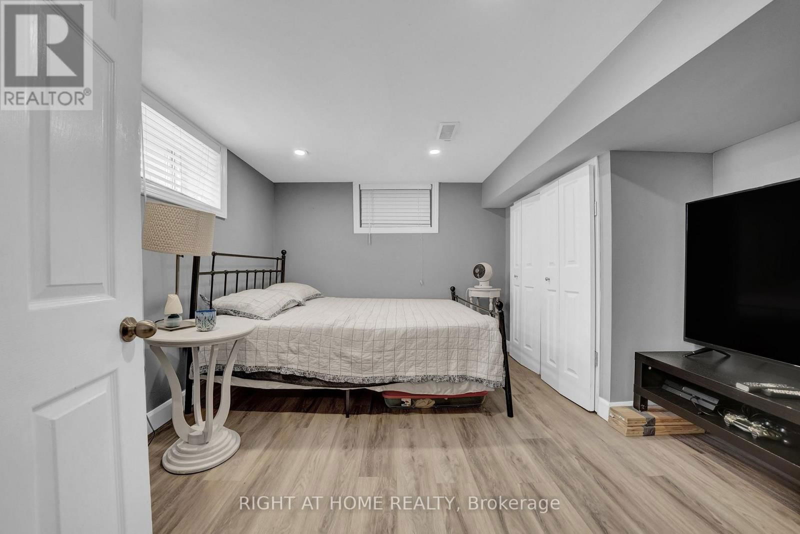244 OSHAWA BOULEVARD Image 21