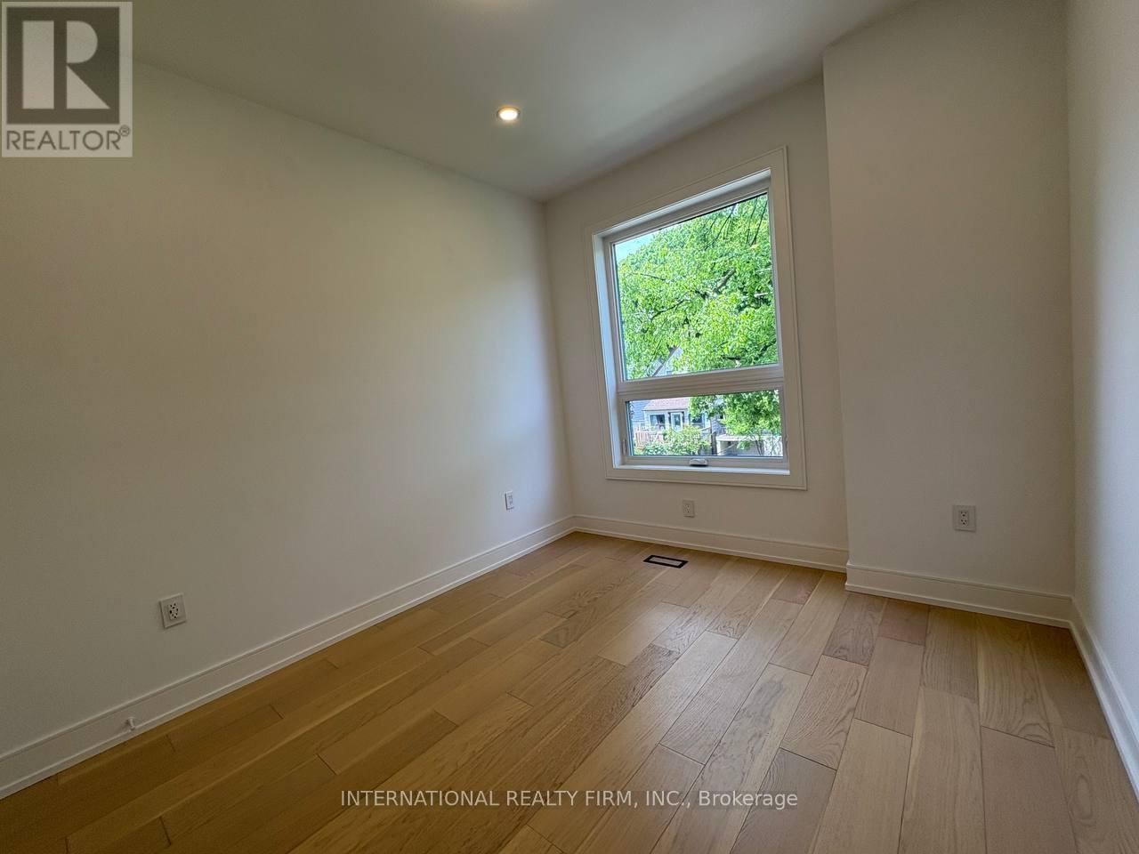 19 IVY AVENUE Image 31