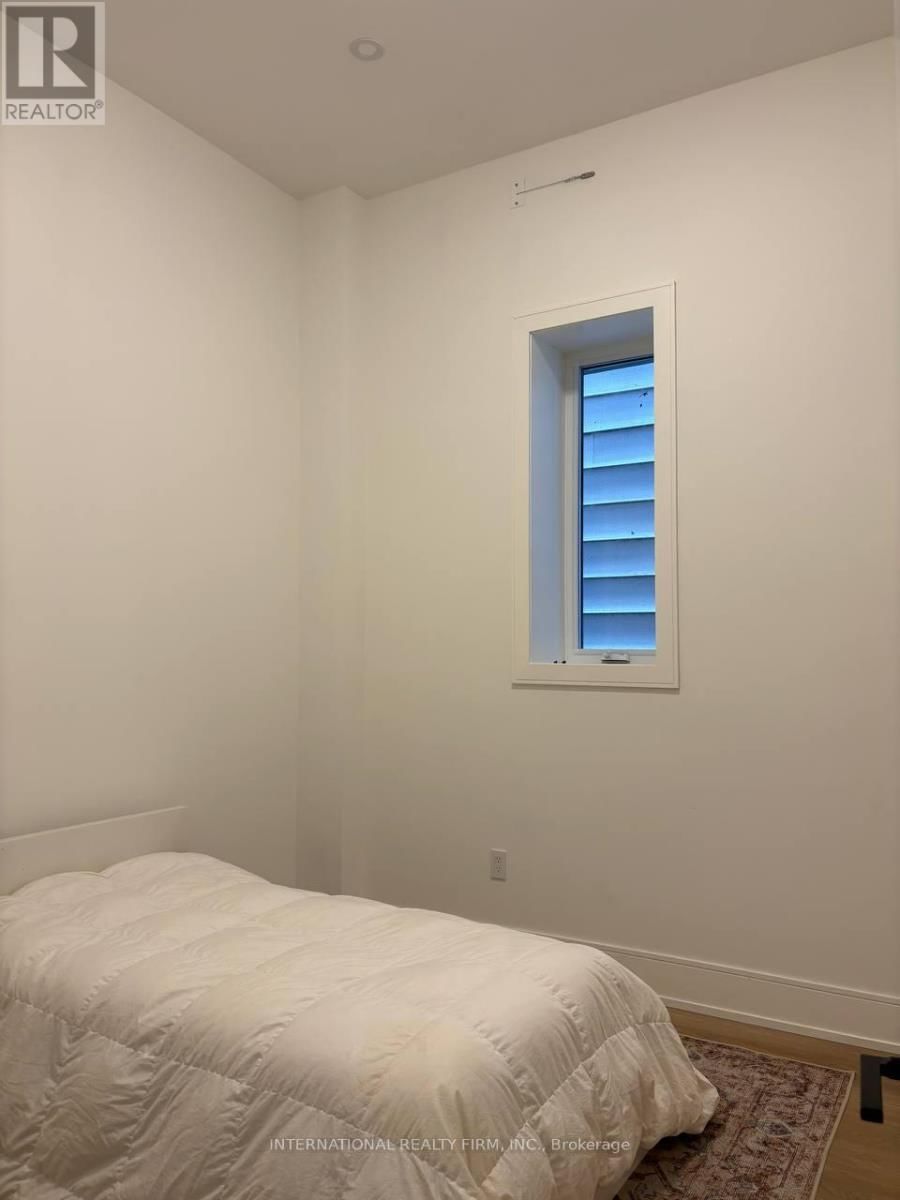 19 IVY AVENUE Image 43