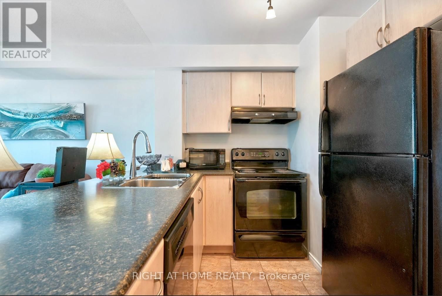216 - 340 WATSON STREET WEST Image 13