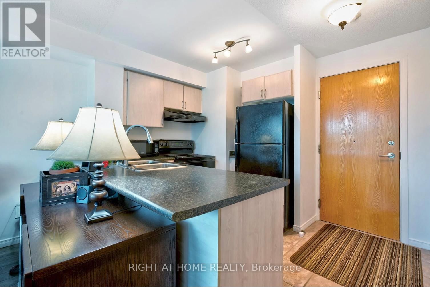 216 - 340 WATSON STREET WEST Image 15