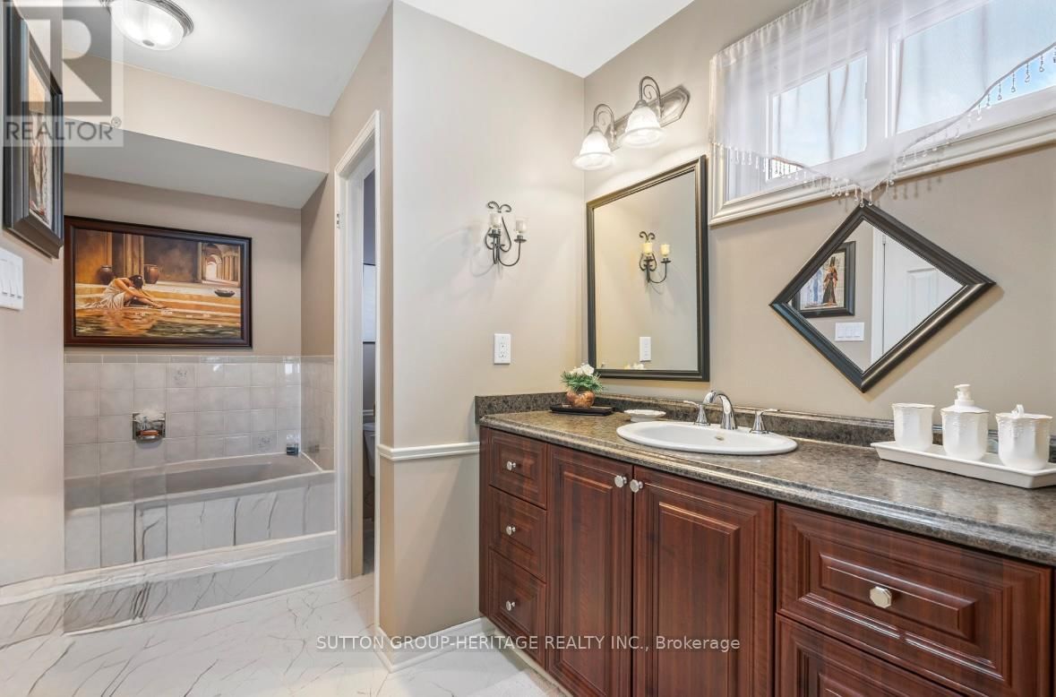 943 GABLEHURST CRESCENT Image 13