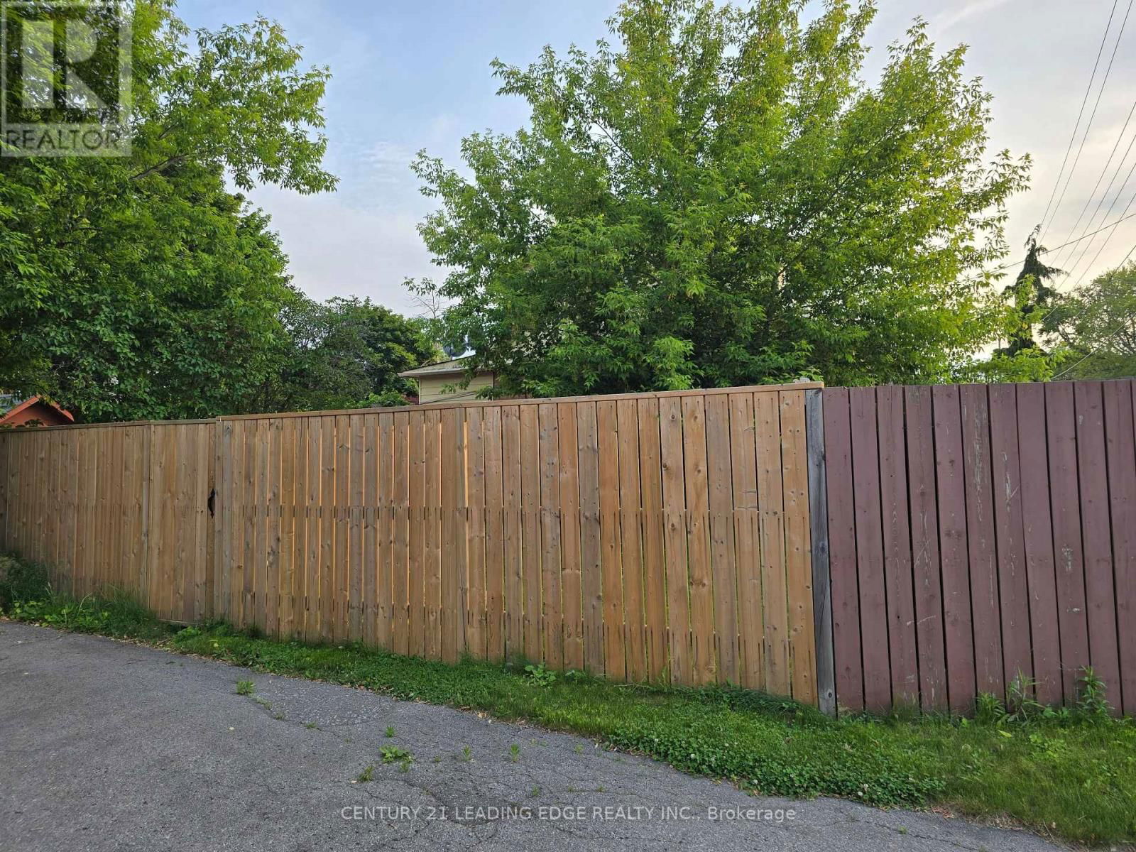 Main - 214 GIBBONS STREET Image 13