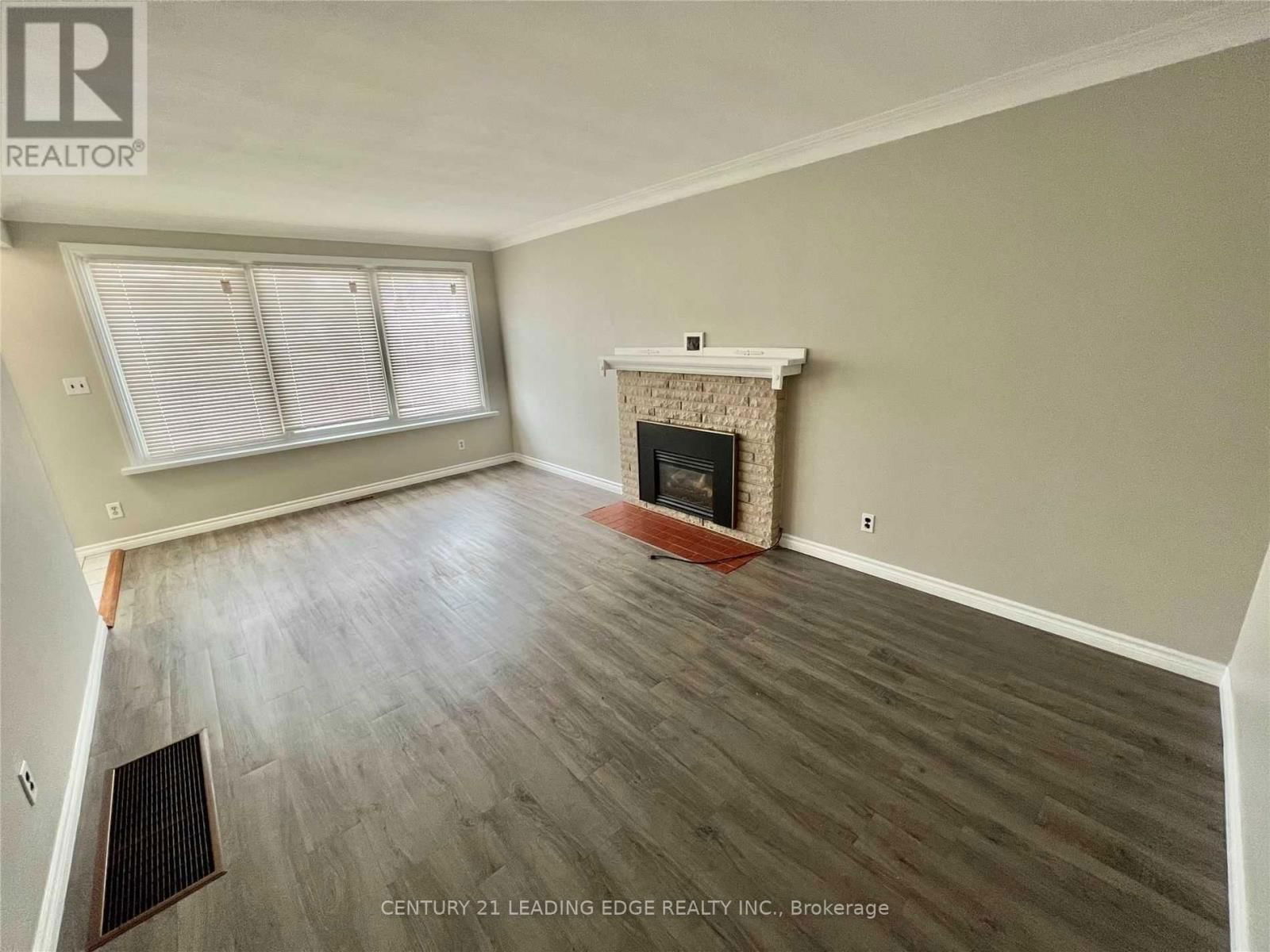 Main - 214 GIBBONS STREET Image 3