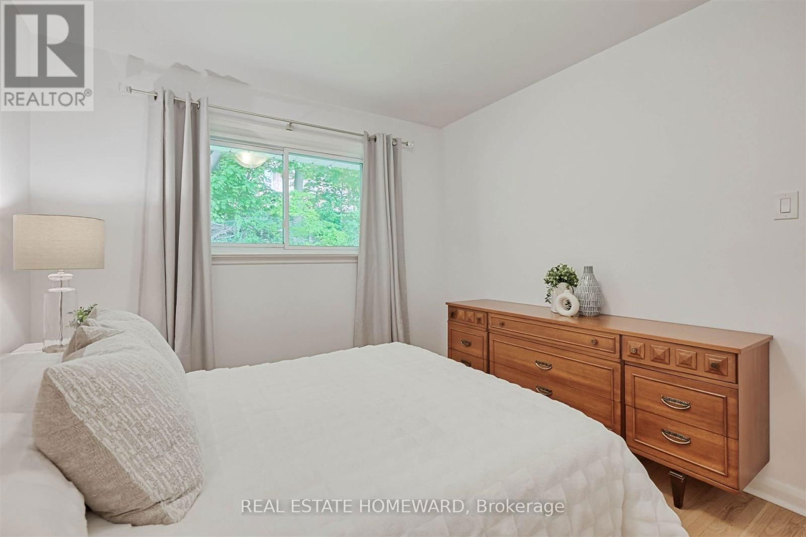 8 BURNVIEW CRESCENT Image 17