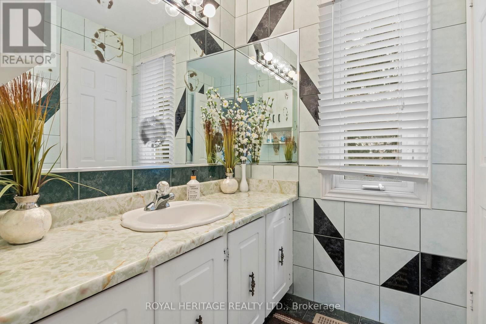1755 STORRINGTON STREET Image 34