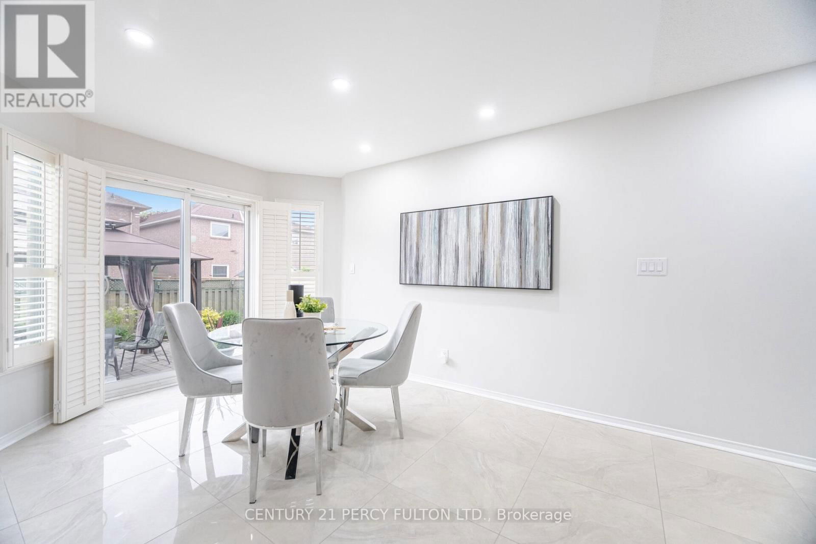 14 GILLINGHAM STREET Image 10