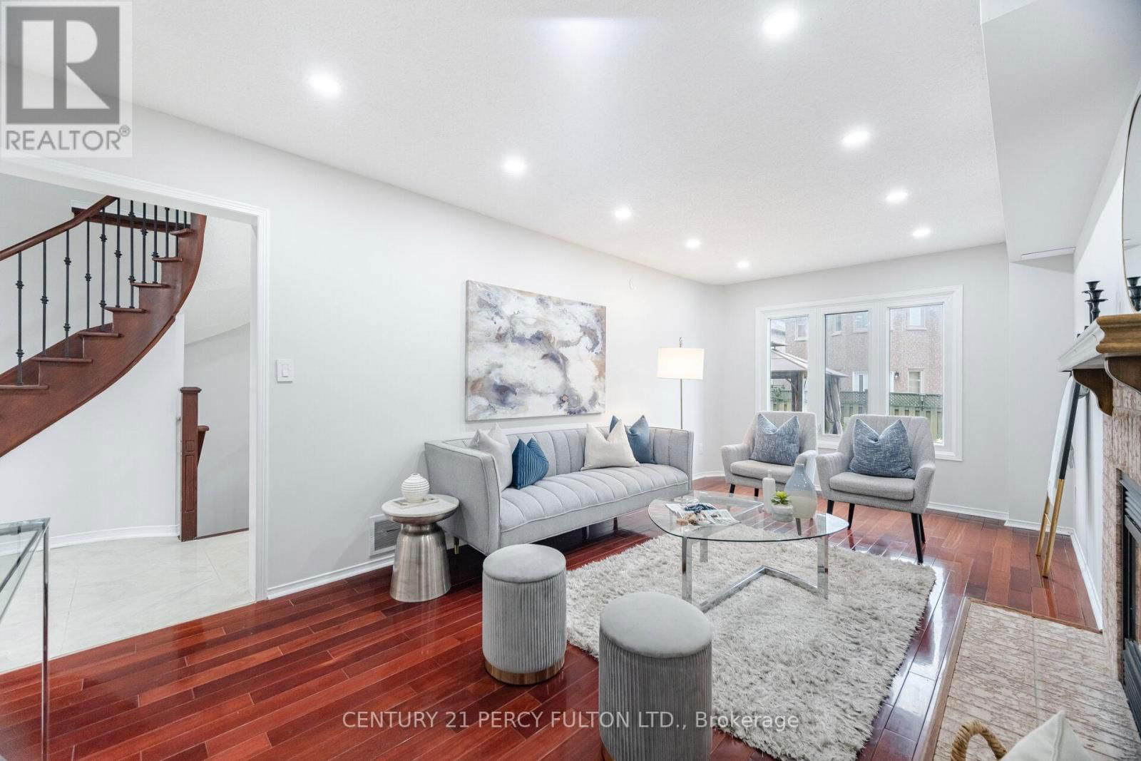 14 GILLINGHAM STREET Image 14