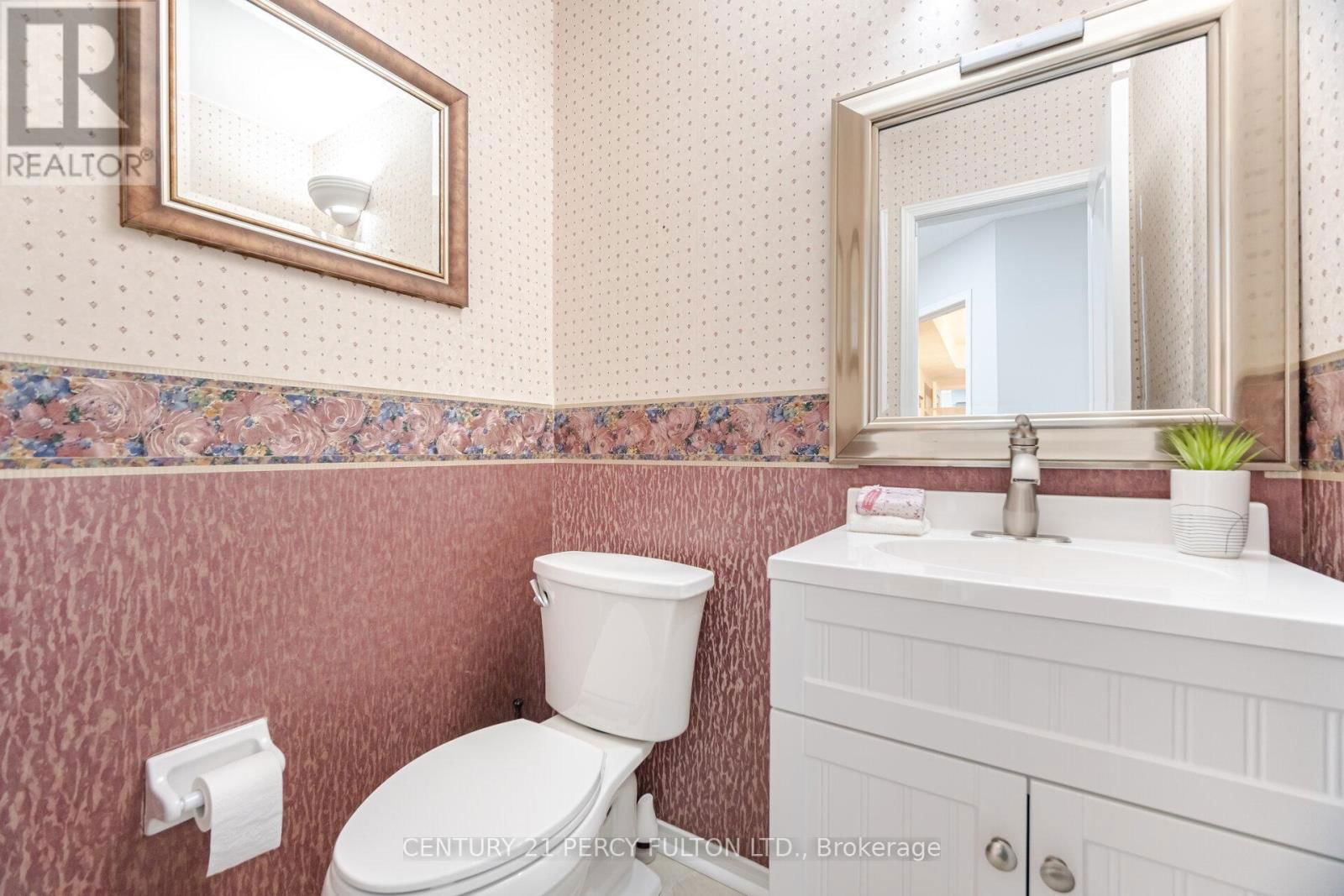 14 GILLINGHAM STREET Image 15
