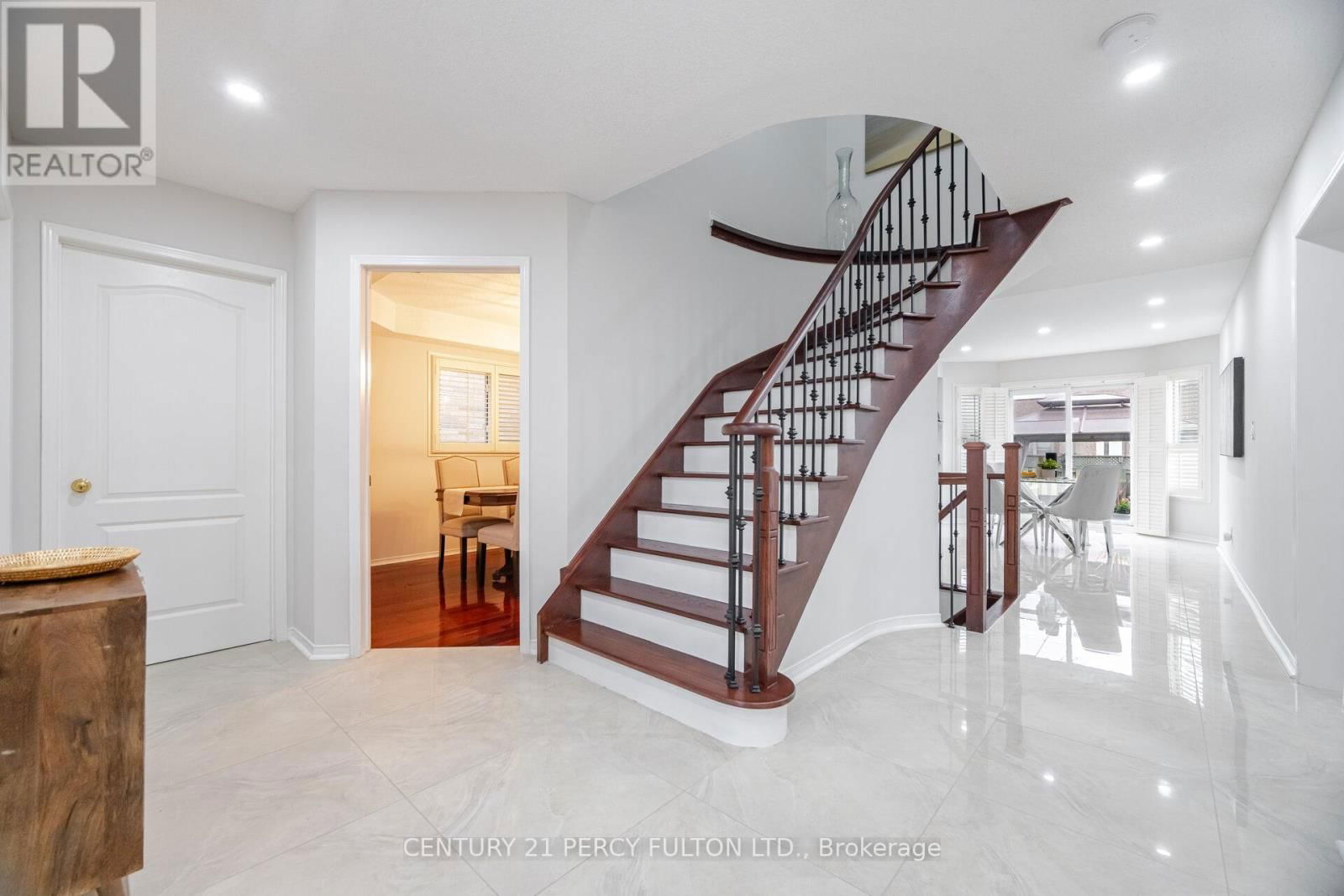 14 GILLINGHAM STREET Image 16