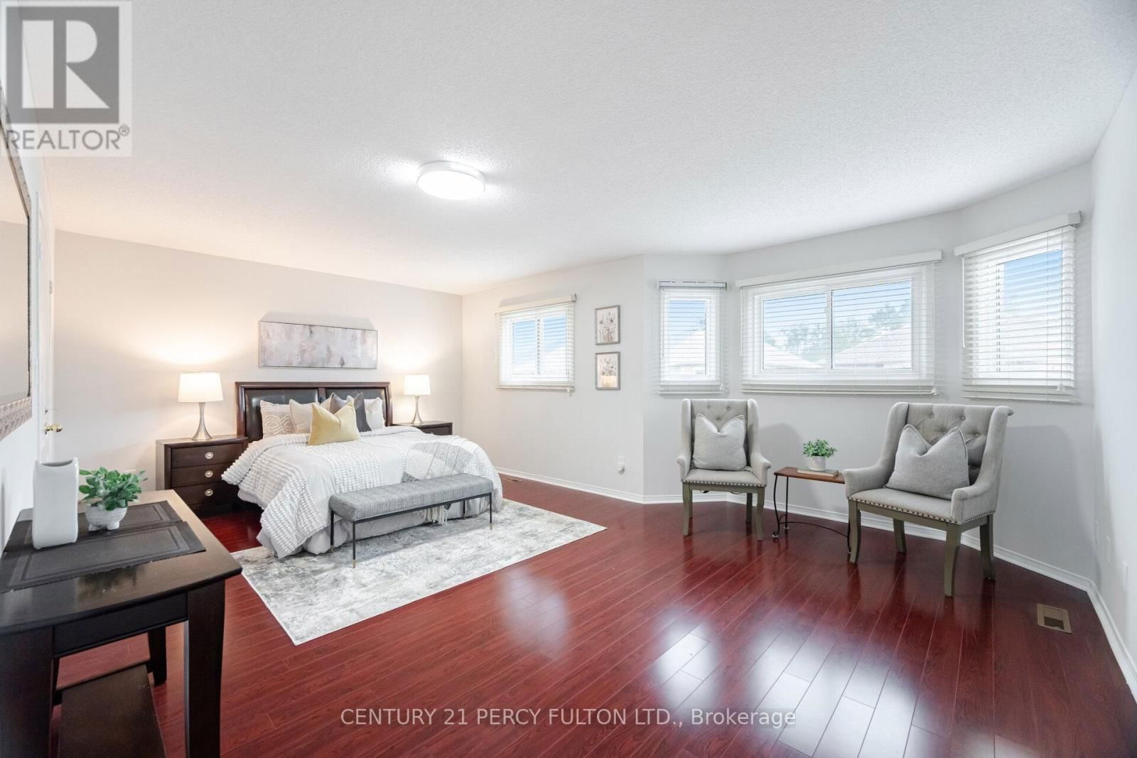14 GILLINGHAM STREET Image 17