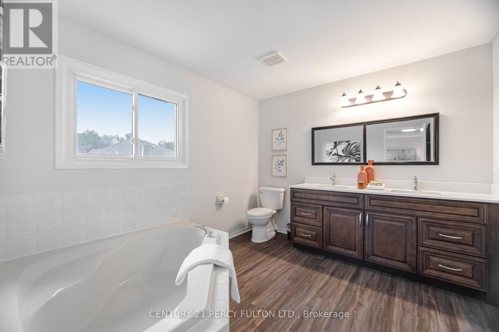 14 GILLINGHAM STREET Image 18