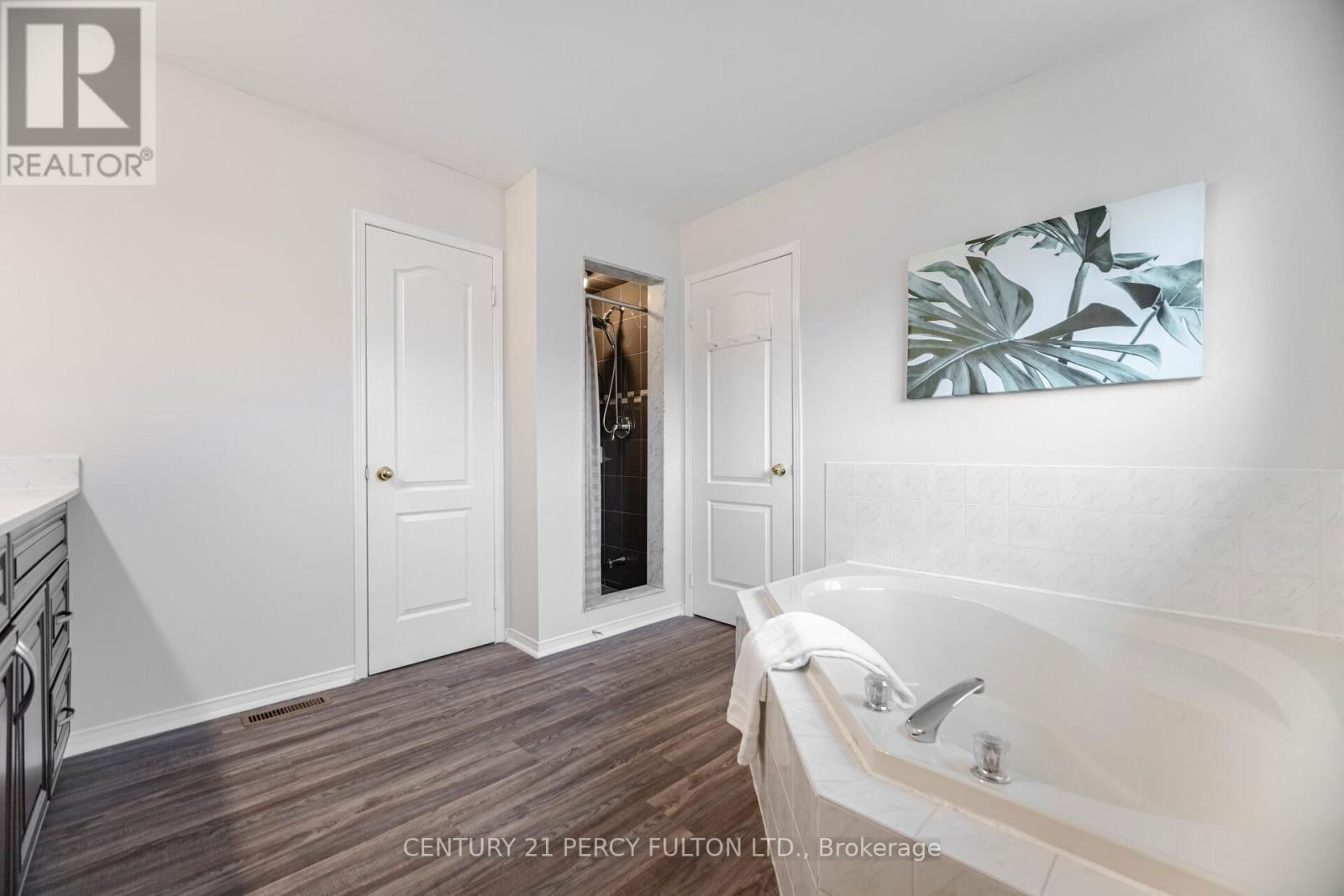 14 GILLINGHAM STREET Image 19