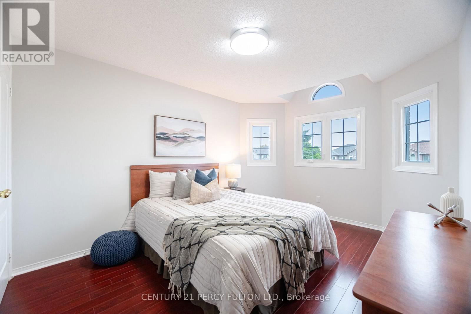 14 GILLINGHAM STREET Image 20