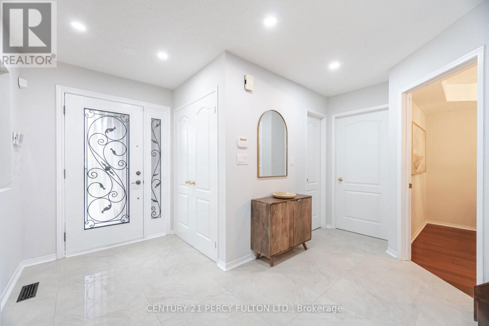 14 GILLINGHAM STREET Image 3