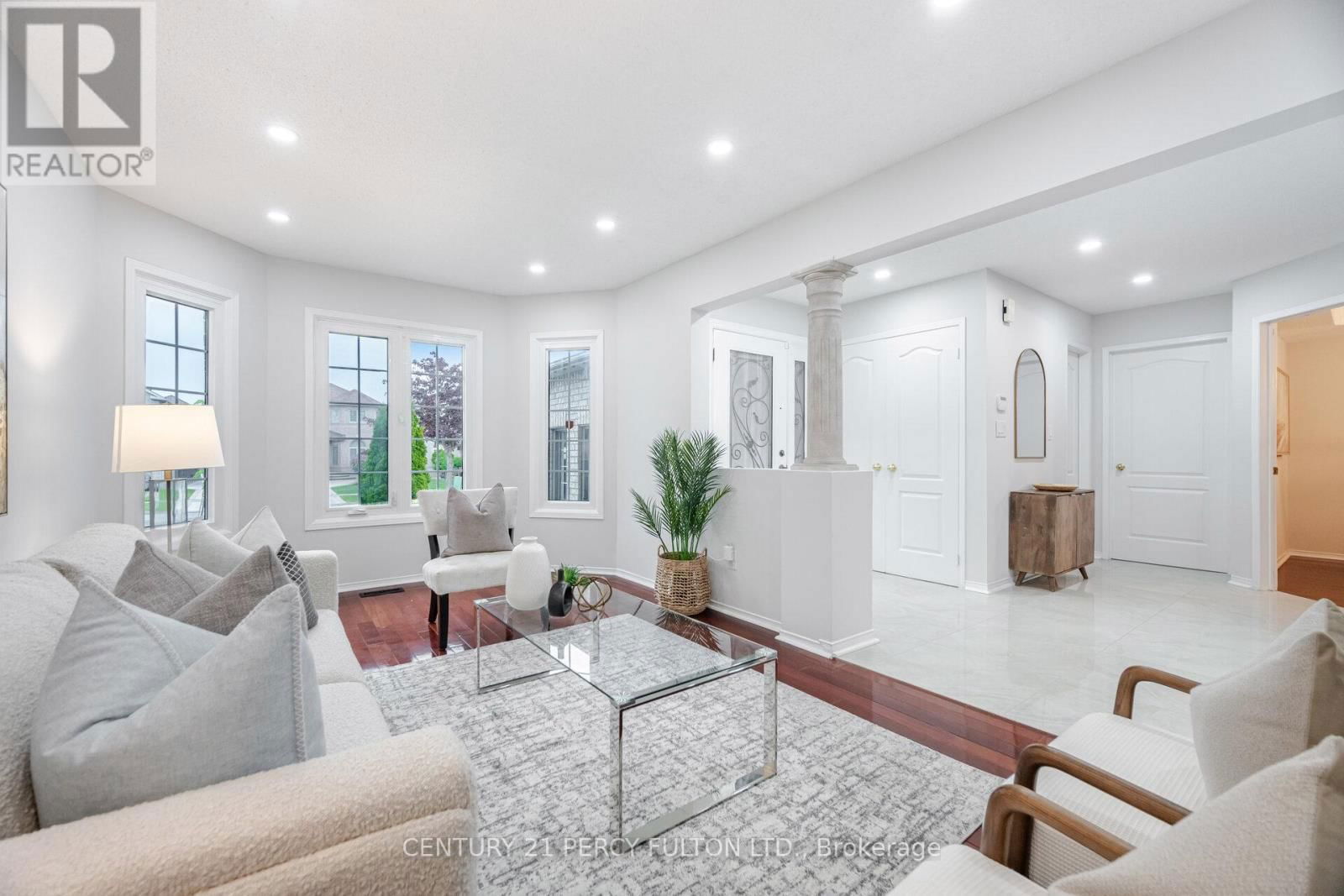 14 GILLINGHAM STREET Image 4