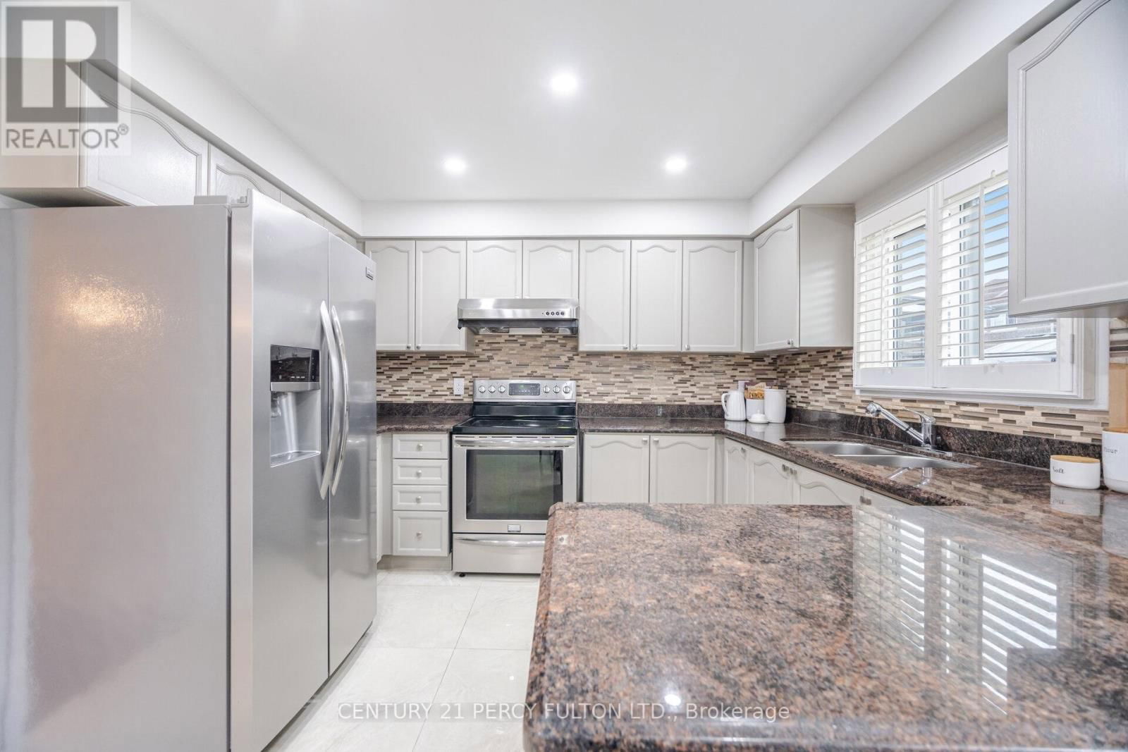 14 GILLINGHAM STREET Image 7
