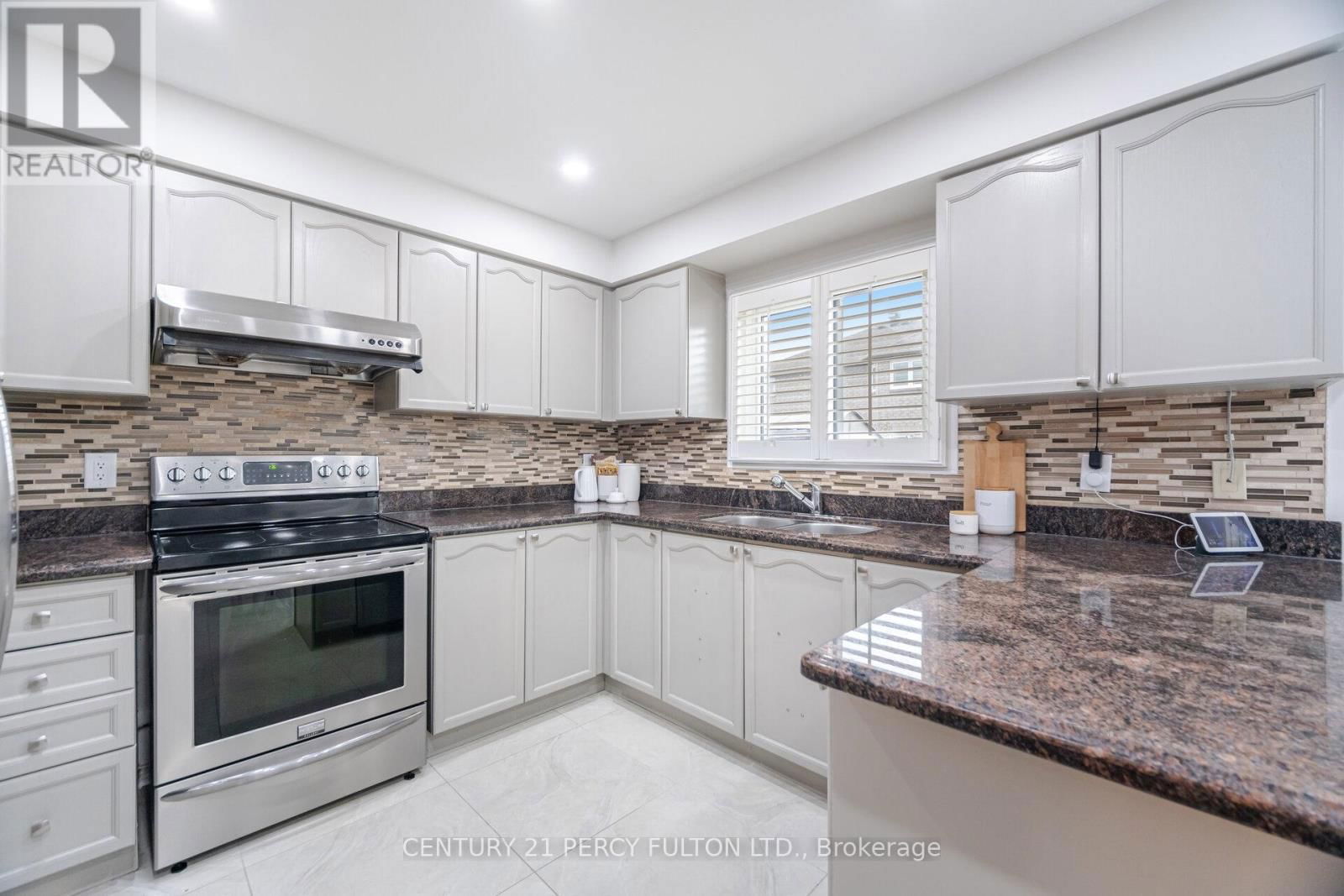 14 GILLINGHAM STREET Image 9
