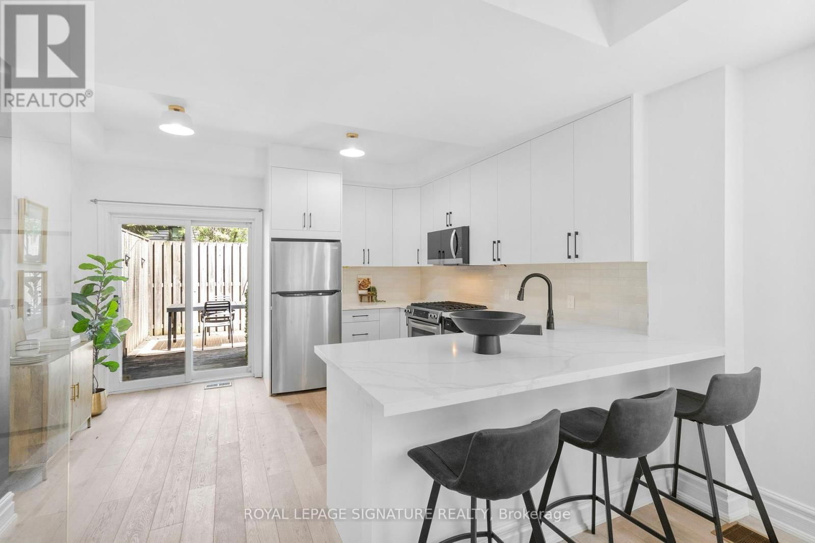 15 BOULTON AVENUE Image 11
