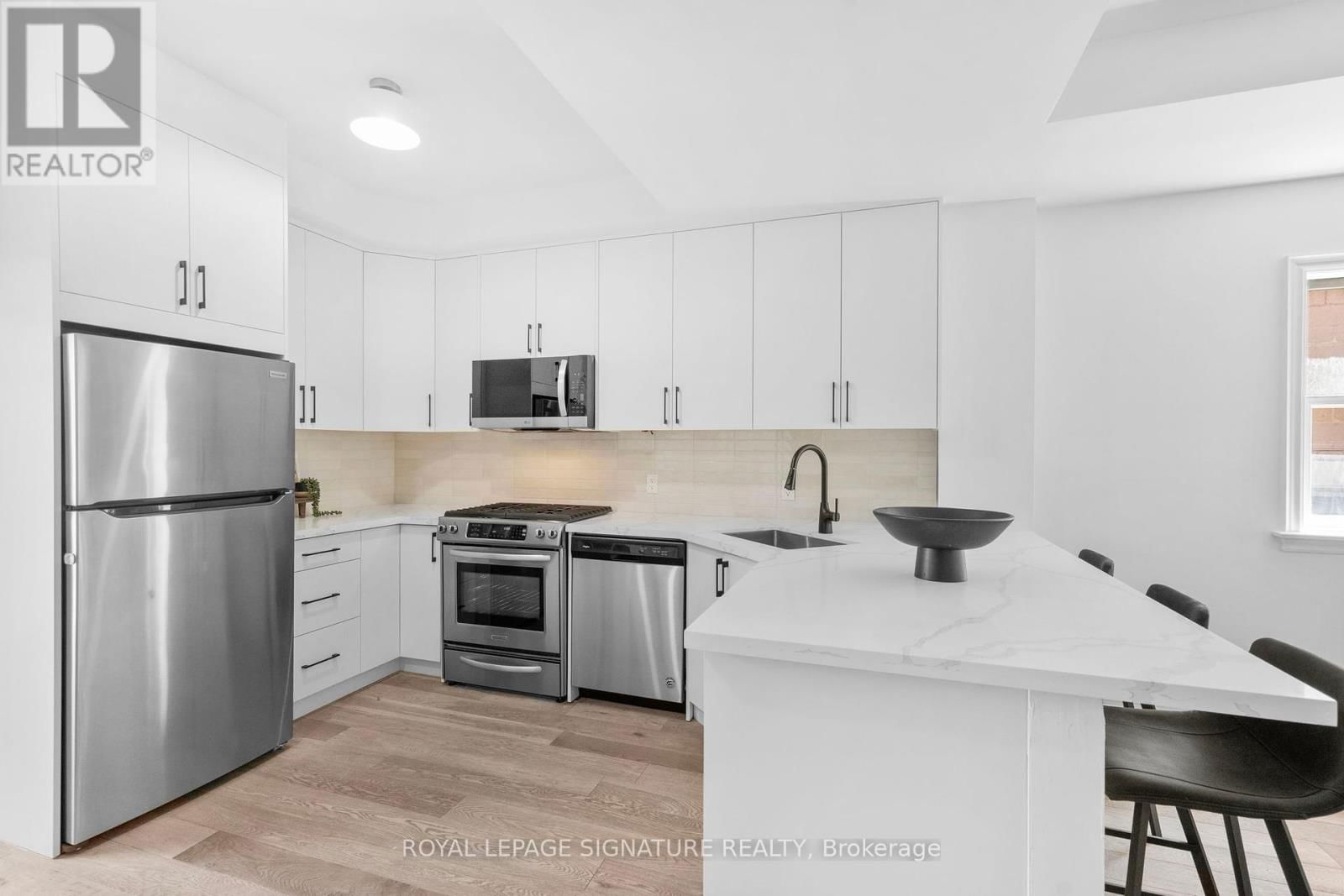 15 BOULTON AVENUE Image 15