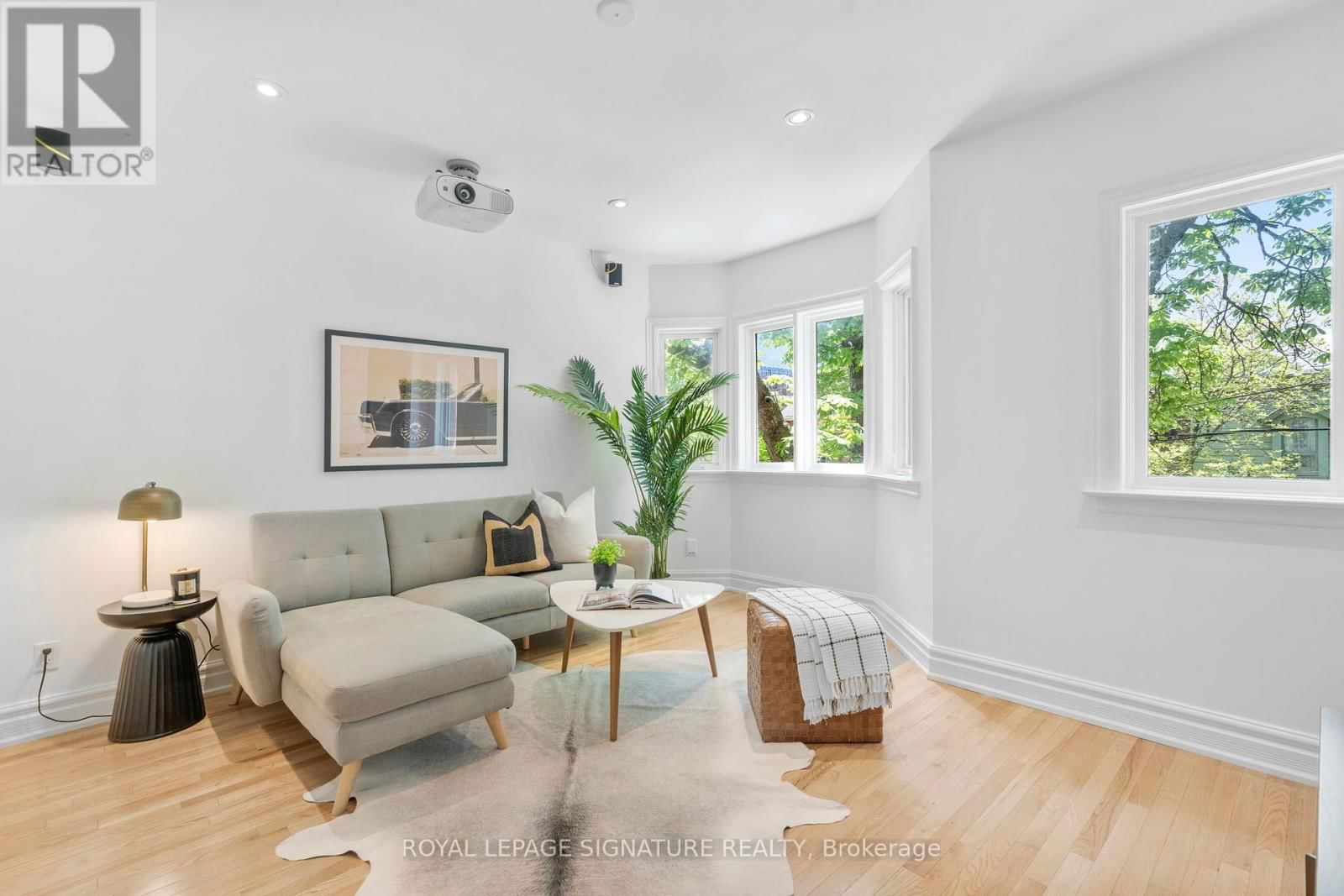 15 BOULTON AVENUE Image 24