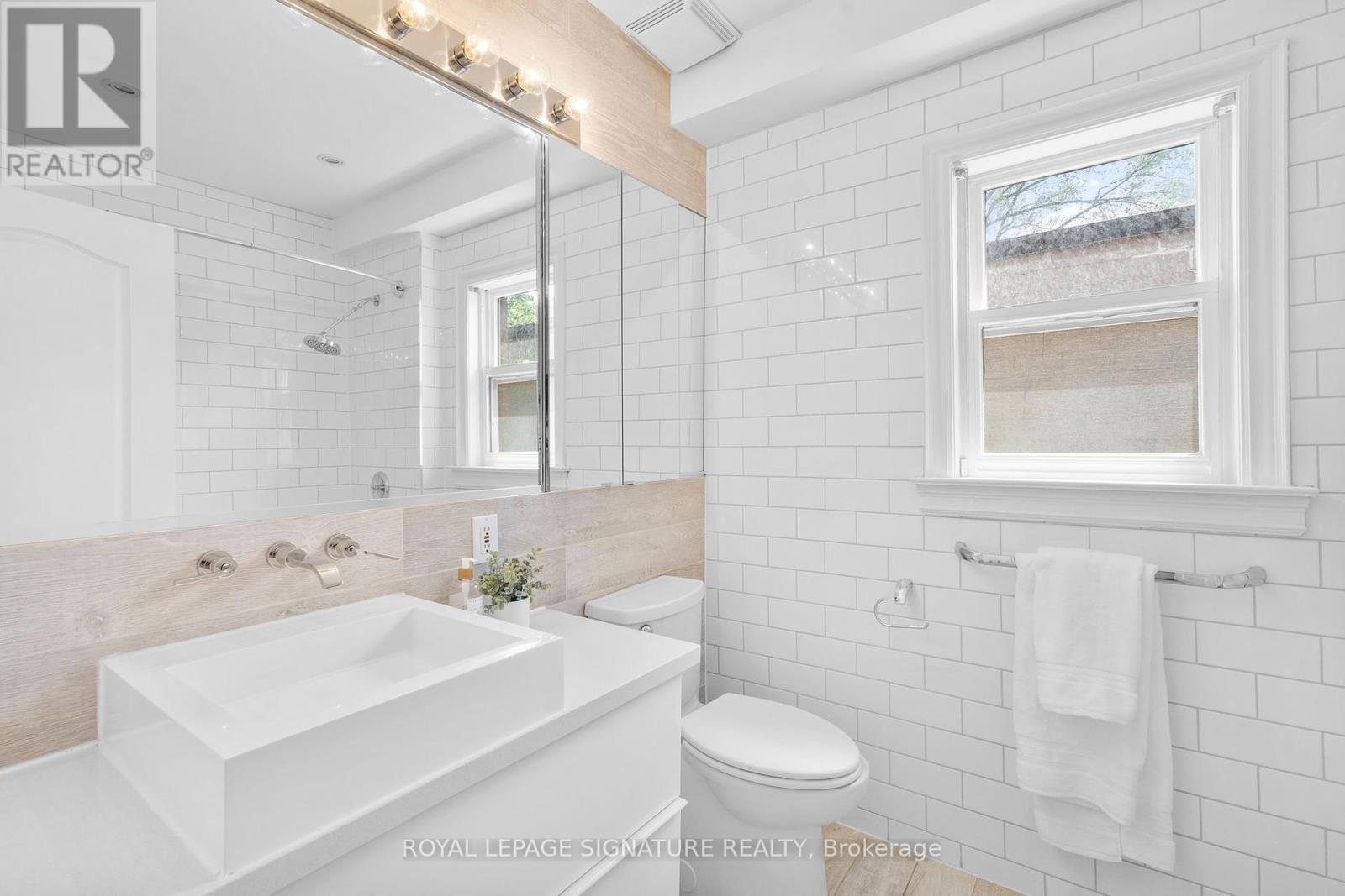 15 BOULTON AVENUE Image 27