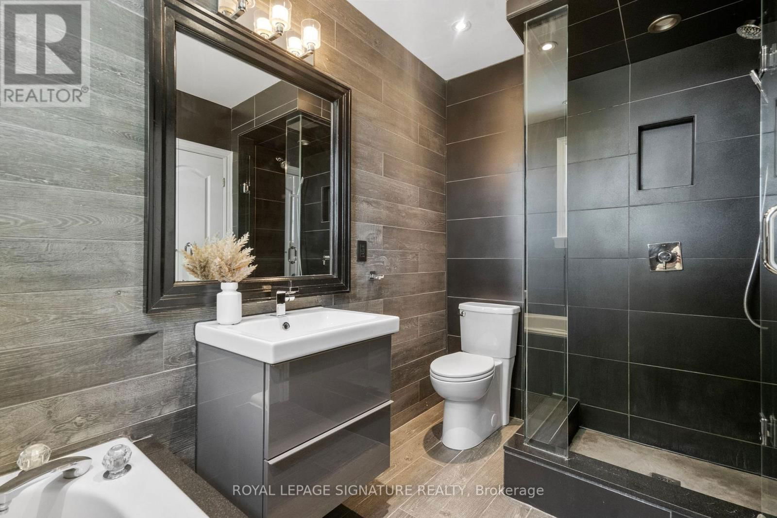 15 BOULTON AVENUE Image 37