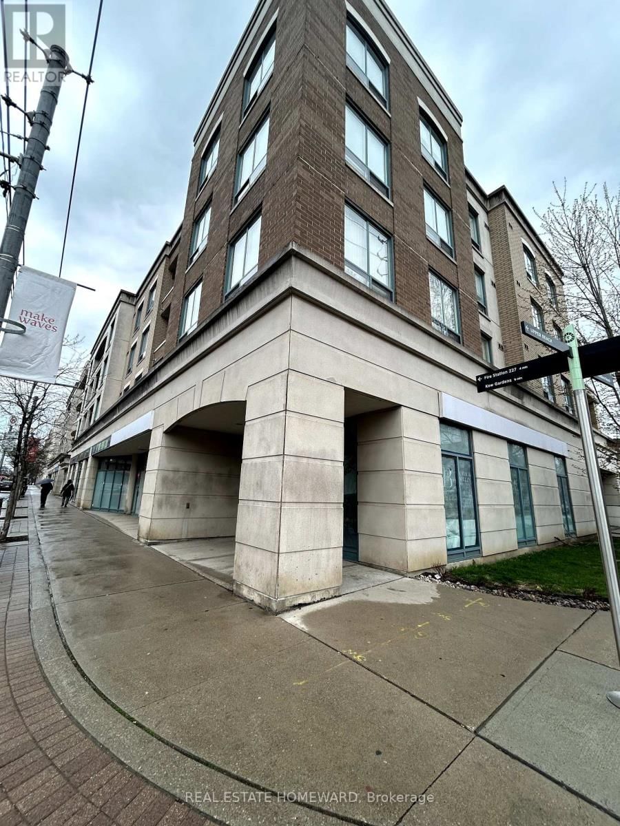 1815 QUEEN STREET EAST Image 12