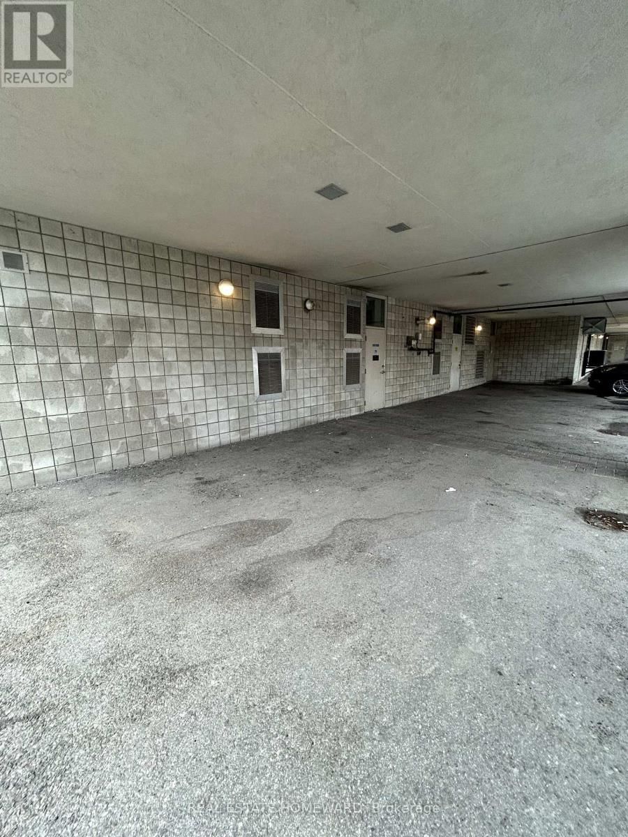 1815 QUEEN STREET EAST Image 5