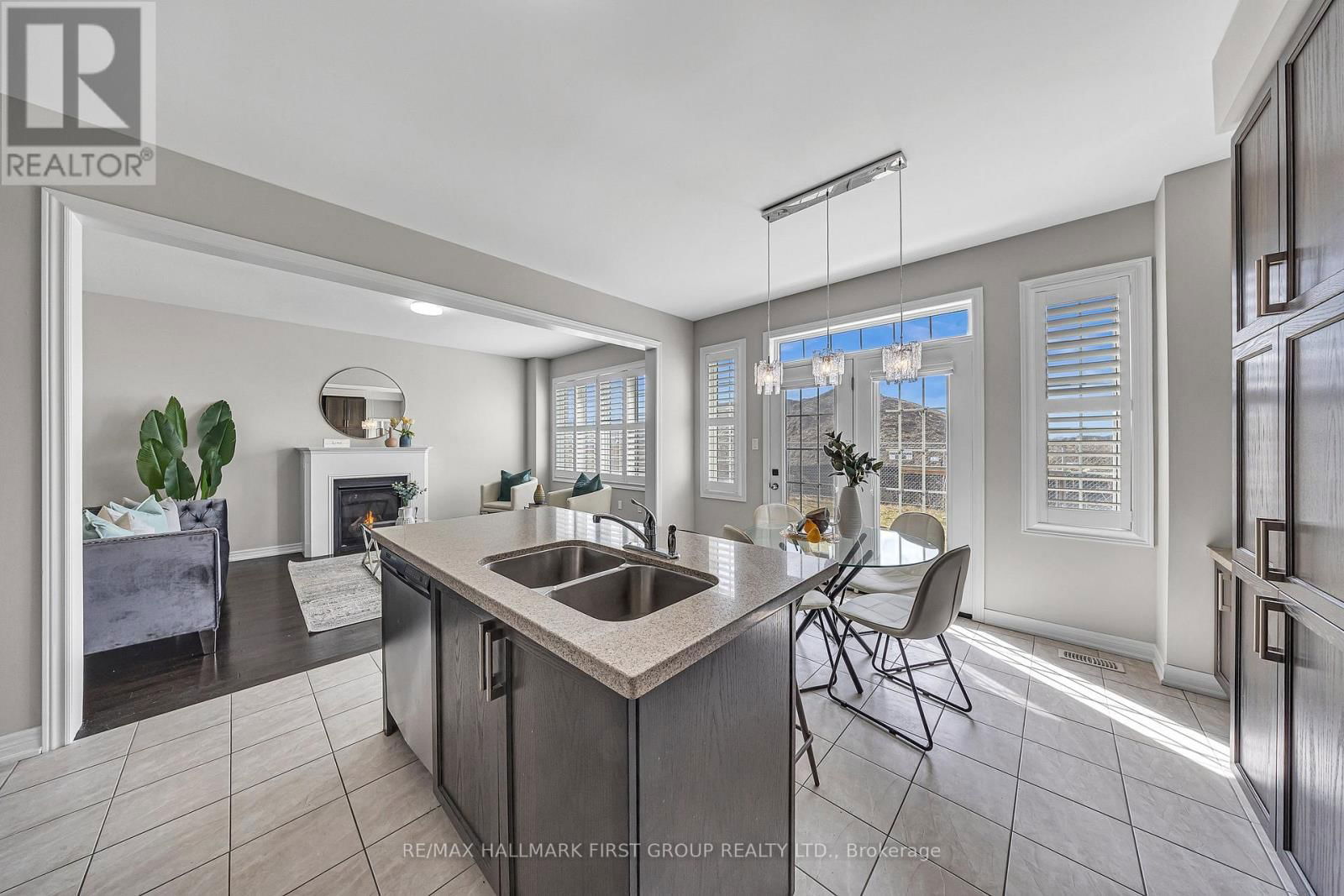 111 FRED JACKMAN AVENUE Image 18
