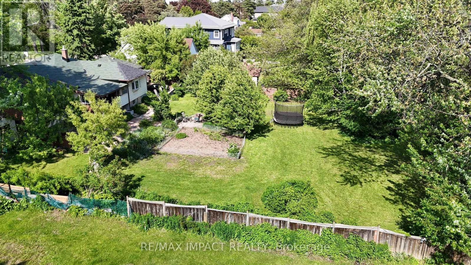 23 HILLCOURT AVENUE Image 12