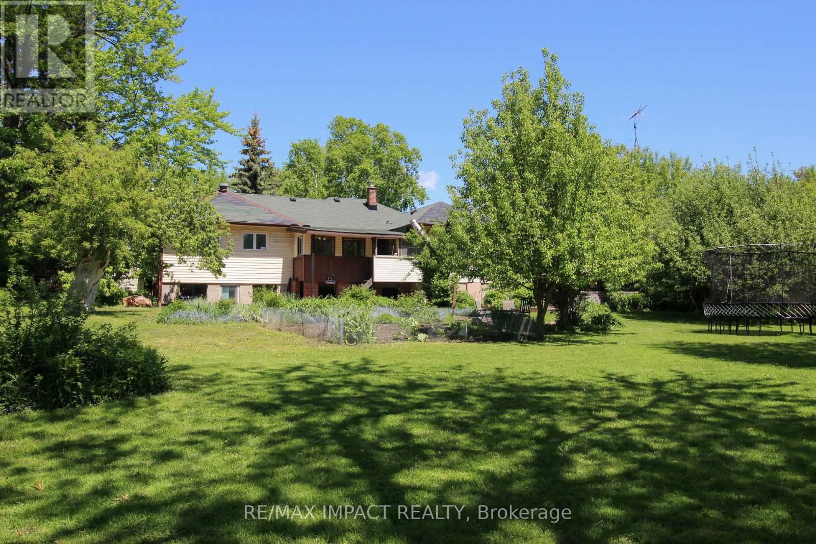 23 HILLCOURT AVENUE Image 16